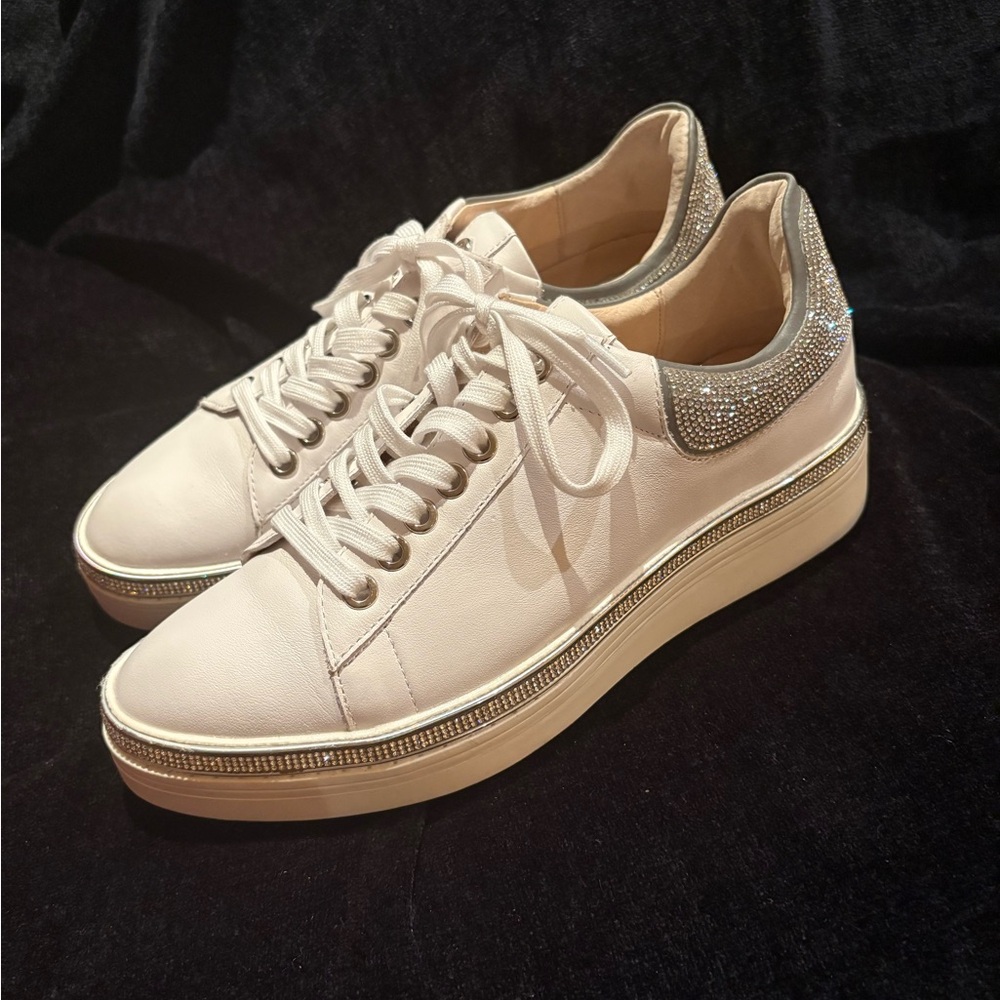 Women's The Wishbone Collection White and Silver Sneakers